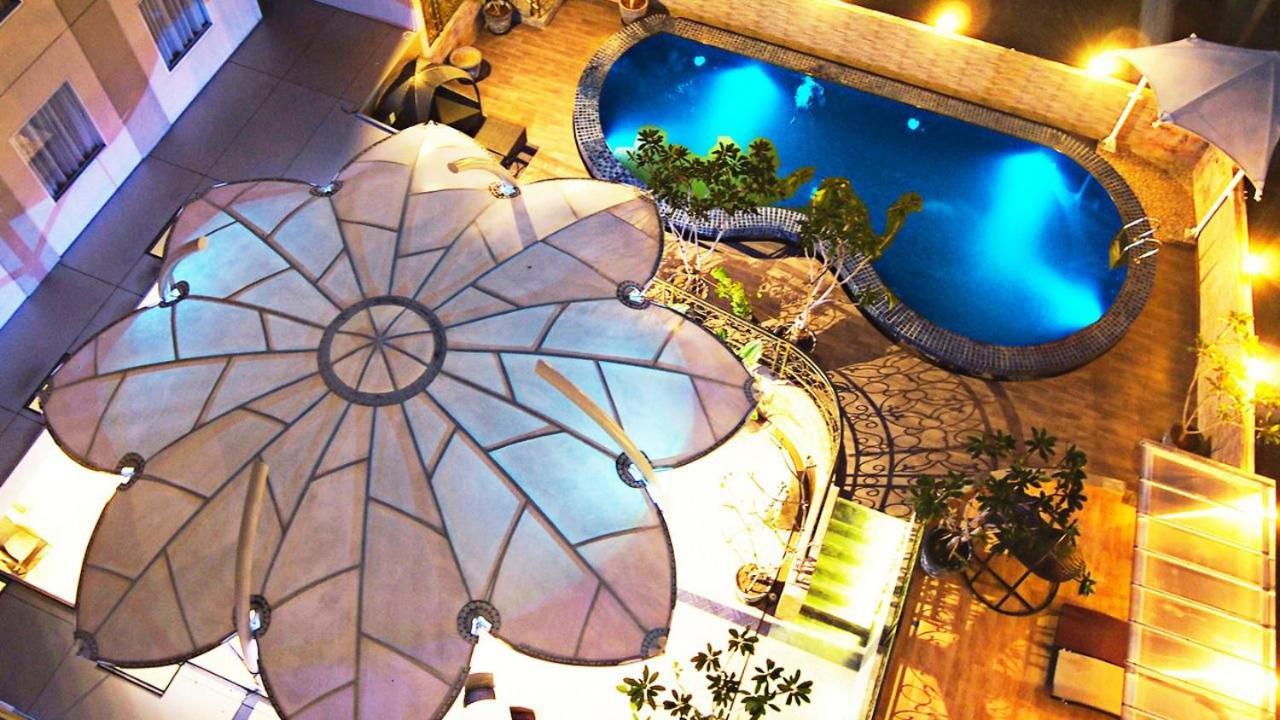 Sapphire Sky Hotel & Conference Serpong Exterior foto