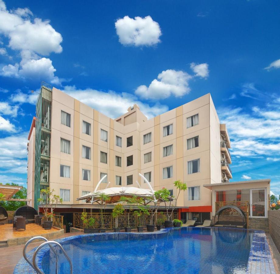Sapphire Sky Hotel & Conference Serpong Exterior foto