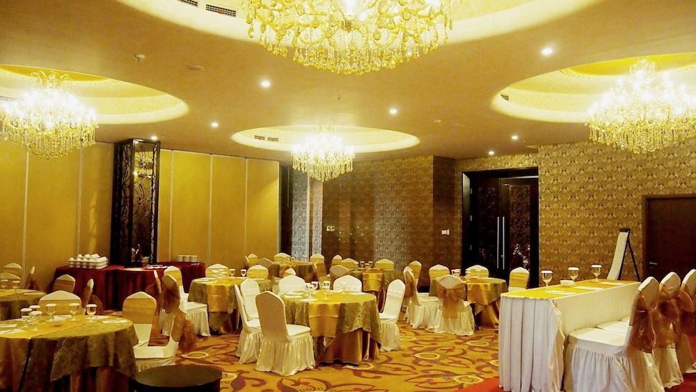 Sapphire Sky Hotel & Conference Serpong Exterior foto