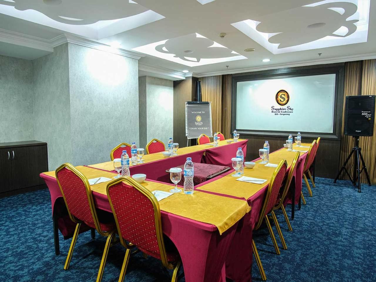 Sapphire Sky Hotel & Conference Serpong Exterior foto