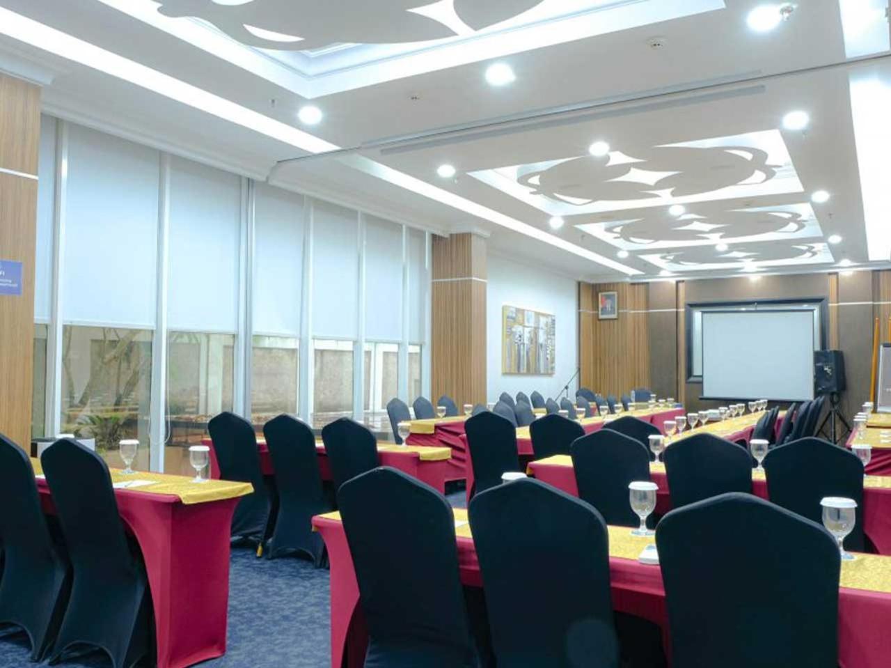 Sapphire Sky Hotel & Conference Serpong Exterior foto