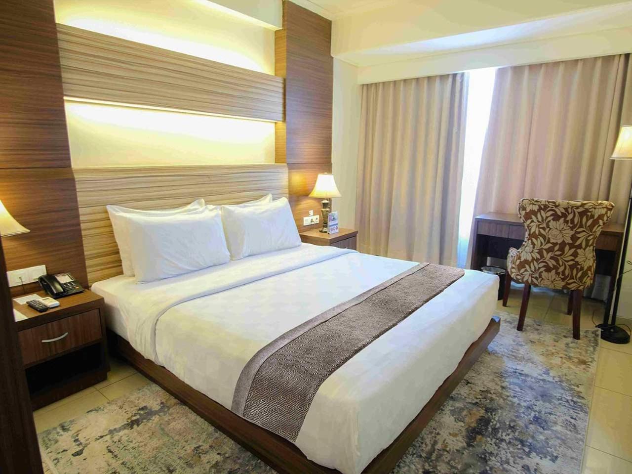 Sapphire Sky Hotel & Conference Serpong Exterior foto