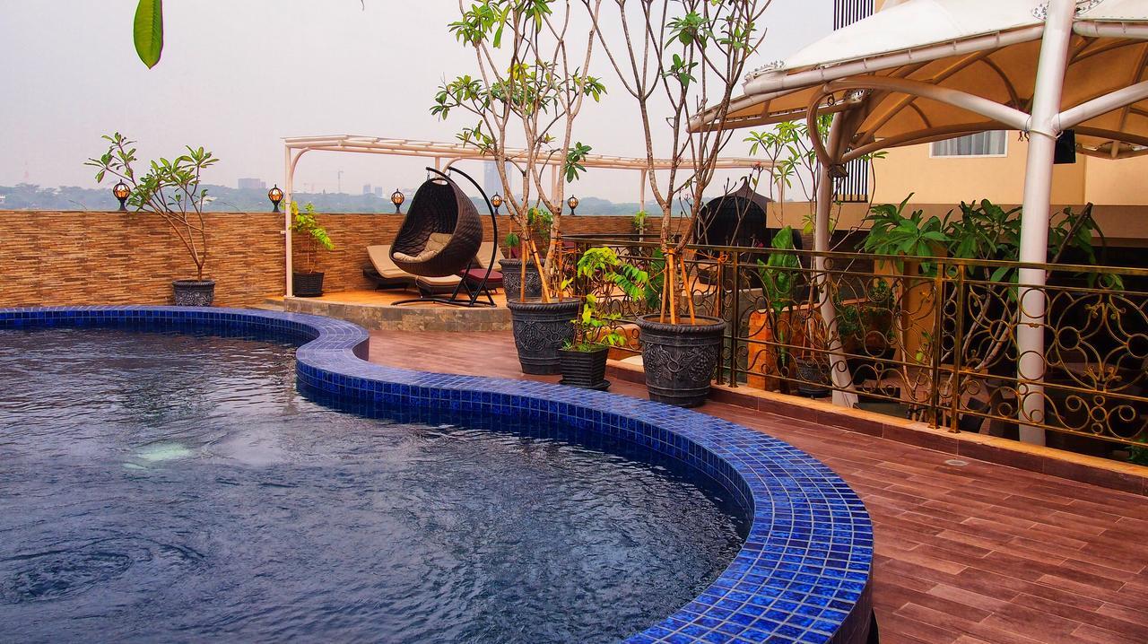 Sapphire Sky Hotel & Conference Serpong Exterior foto