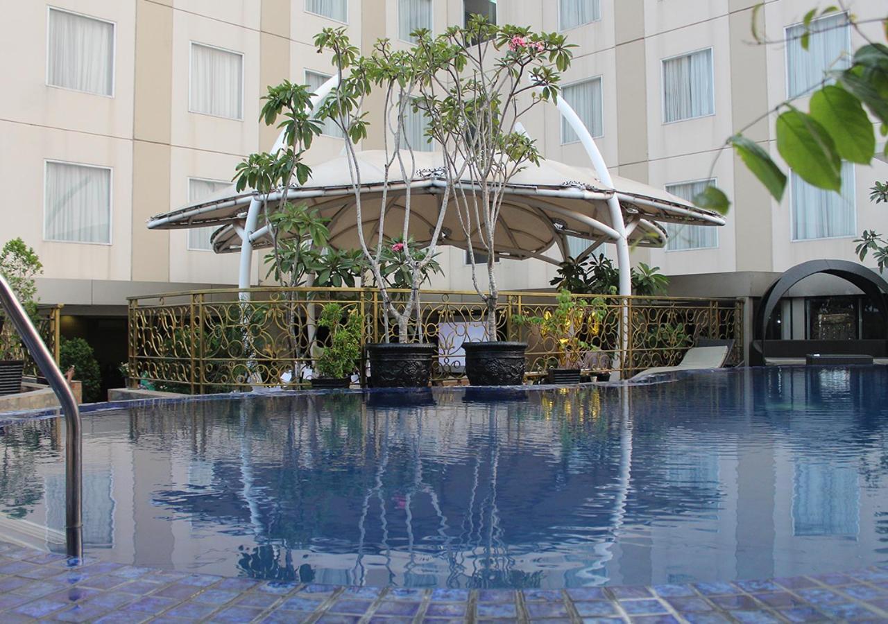Sapphire Sky Hotel & Conference Serpong Exterior foto